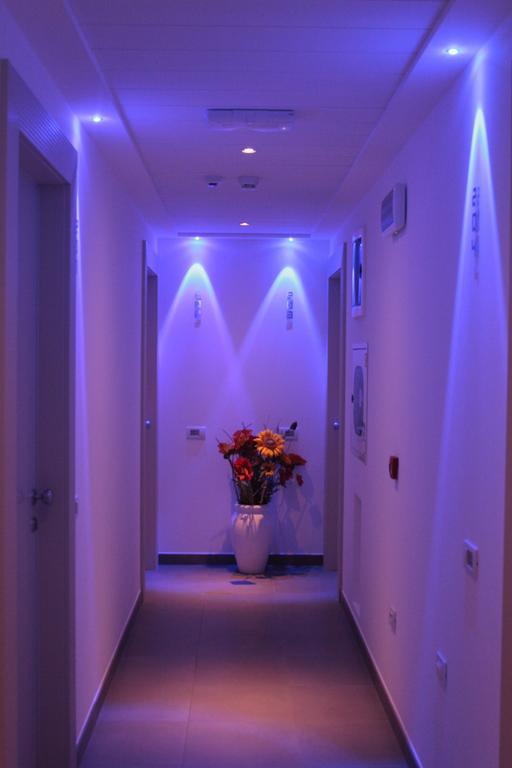 Hotel Augustus- Davanti A Noi C'e Solo Il Mare 3*