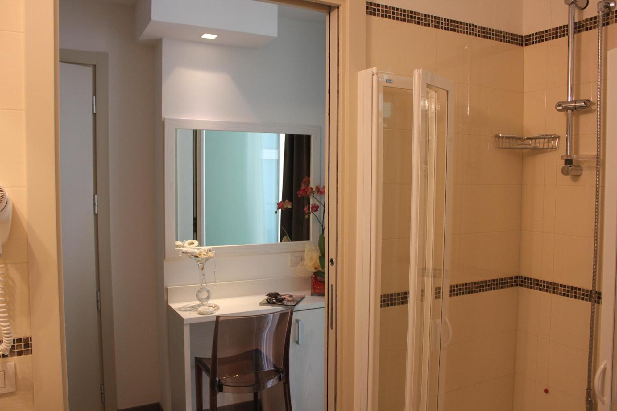 Augustus- Davanti A Noi C'e Solo Il Mare Hotel 3*