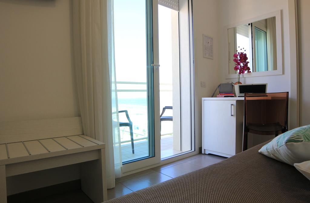 Augustus- Davanti A Noi C'e Solo Il Mare 3* Misano Adriatico